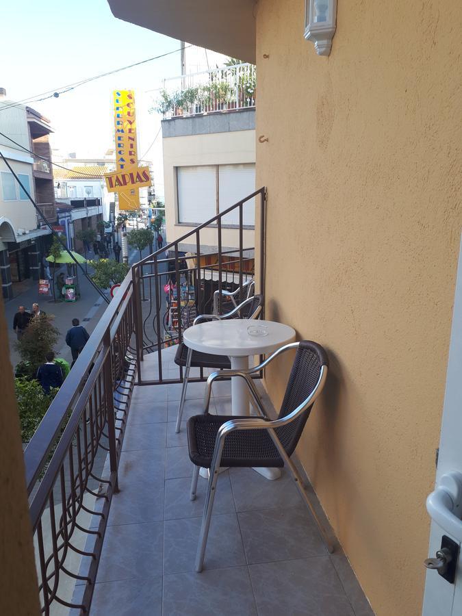 Hostal Margarita ปิเนดาเดมาร์ ภายนอก รูปภาพ