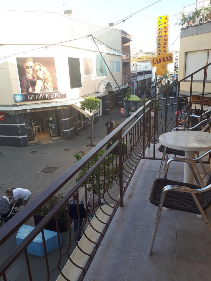 Hostal Margarita ปิเนดาเดมาร์ ภายนอก รูปภาพ