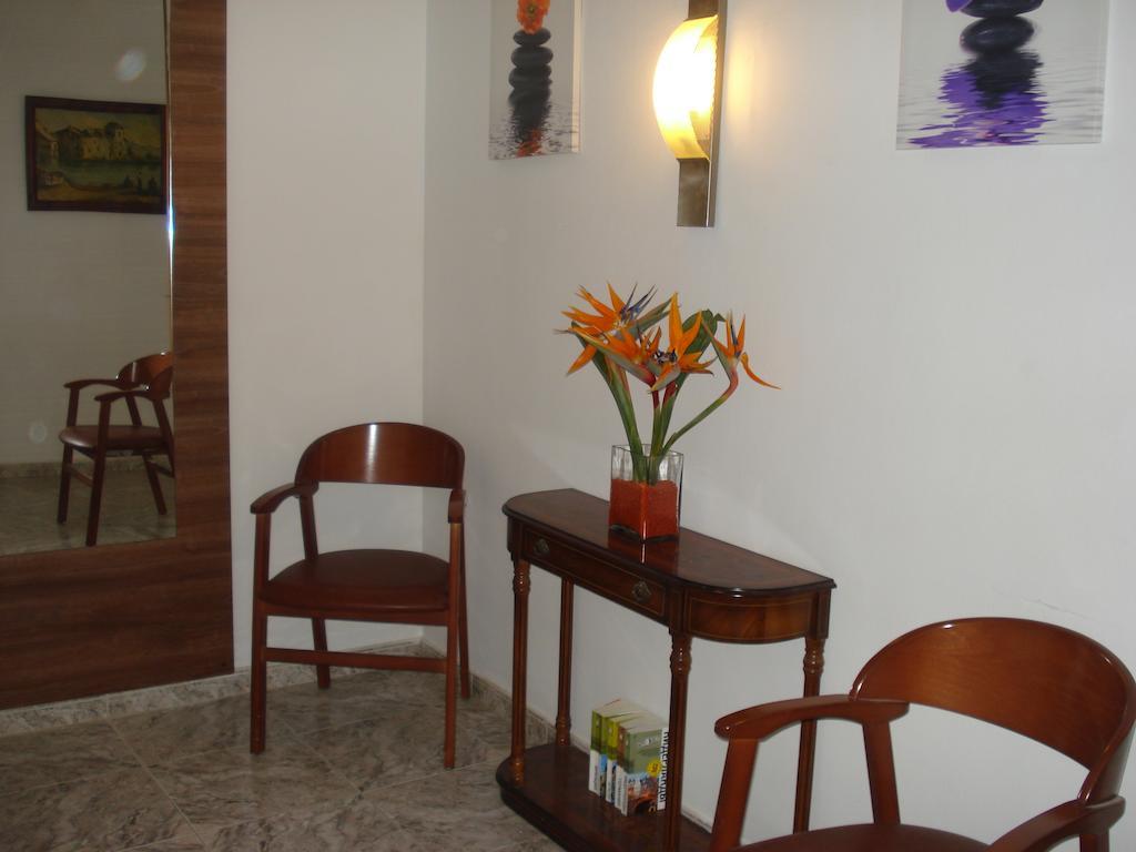 Hostal Margarita ปิเนดาเดมาร์ ภายนอก รูปภาพ